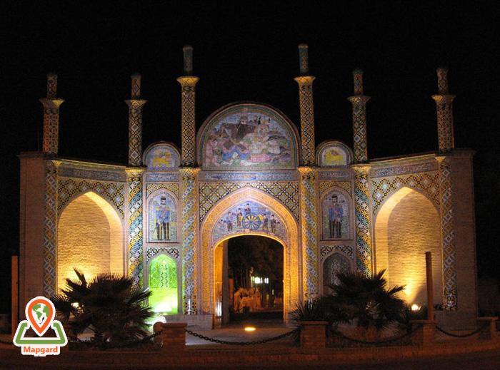 دروازه ارگ سمنان در شب