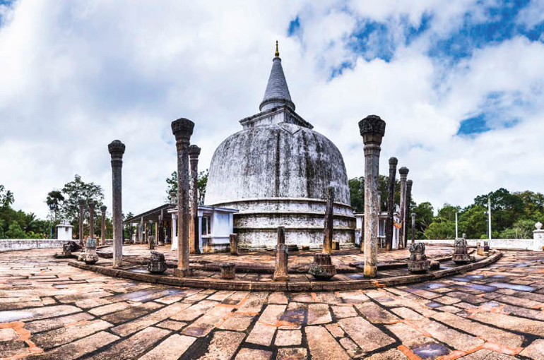 3) آنورجاپورا (Anuradhapura)