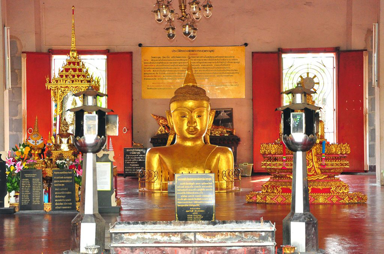 معبد پرا (Phra) واقع در تالنگ (Thalang)