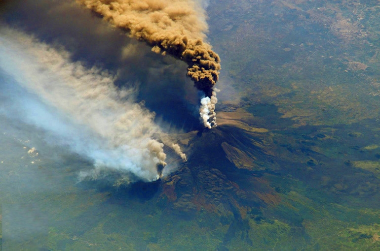 کوه آتشفشانی اتنا (Mount Etna)