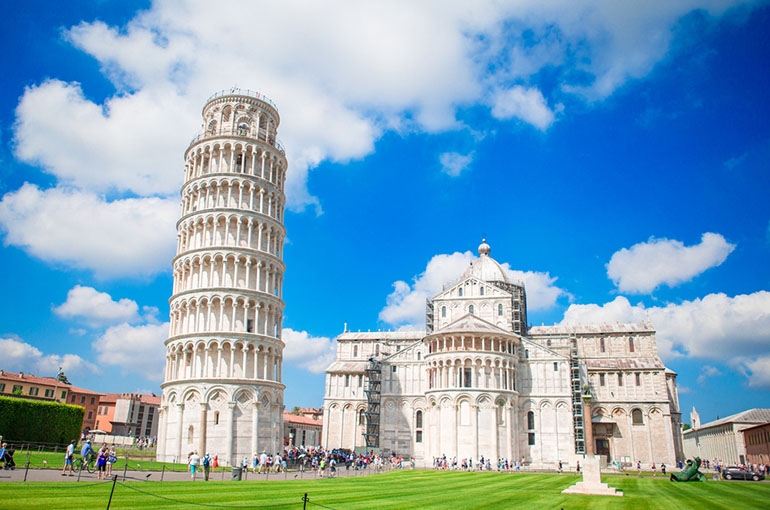 برج کج پیزا (Leaning Tower of Pisa)
