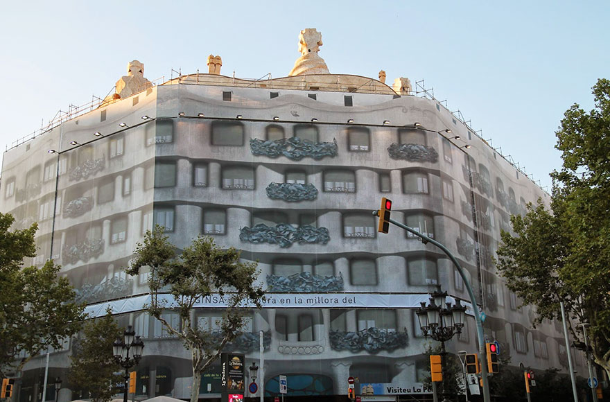 ساختمان گادی کازامیلا (Gaudi's Casa Mila) در بارسلونا، اسپانیا2