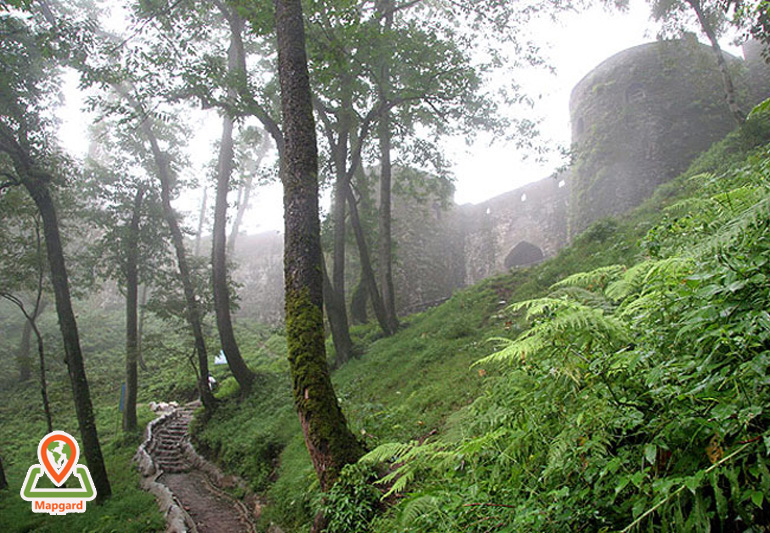 مسیر ورودی قلعه رودخان