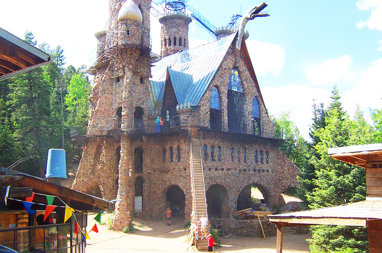8) قلعه بیشاپ (Bishop Castle)، پوئبلو (Pueblo)، کولارادو (Colorado)