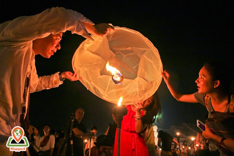 جشنواره فانوس یی پنگ (Yi Peng Lantern Festival) مسابقات ساخت فانوس