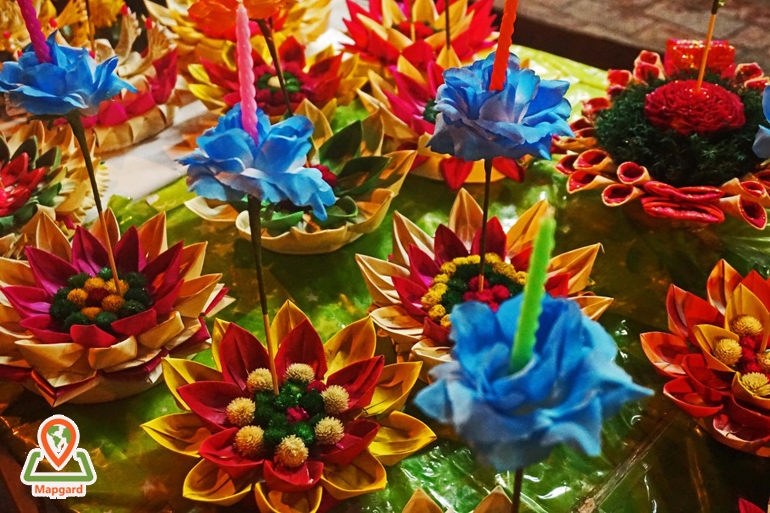 جشنواره فانوس یی پنگ (Yi Peng Lantern Festival) کراتونگ ها (krathong)