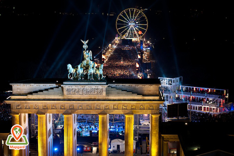 مراسم در محل دروازه براندنبرگ (Brandenburg Gate) مراسم در محل دروازه براندنبرگ (Brandenburg Gate)