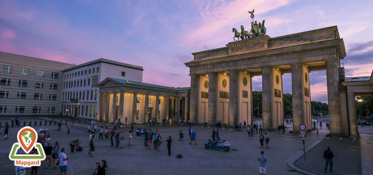 جشن در پاریسر پلاتس (Pariser Platz) جشن در پاریسر پلاتس (Pariser Platz)