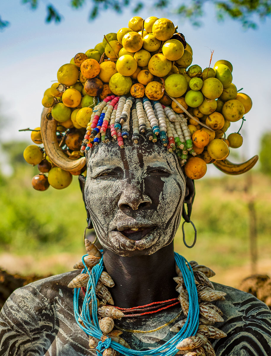 6) زنی از قبیله مورسی (Mursi Tribe) 6) زنی از قبیله مورسی (Mursi Tribe)