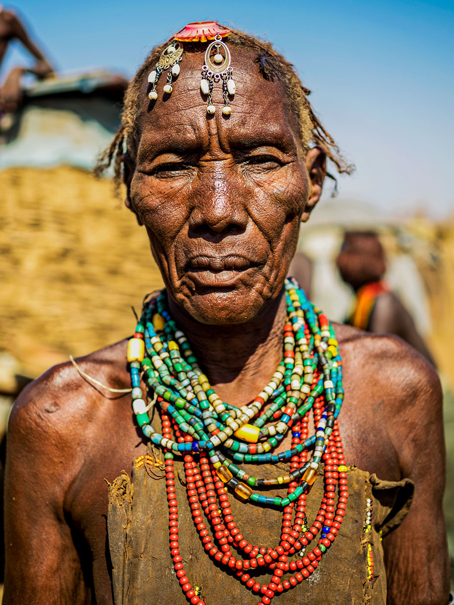 8) زنی از قبیله داسانچ (Dassanech Tribe) 8) زنی از قبیله داسانچ (Dassanech Tribe)