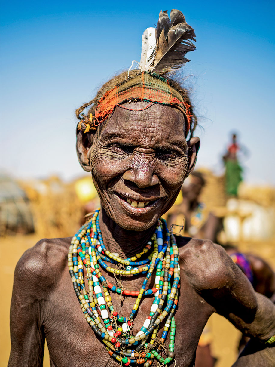 9) زنی از قبیله داسانچ (Dassanech Tribe) 9) زنی از قبیله داسانچ (Dassanech Tribe)